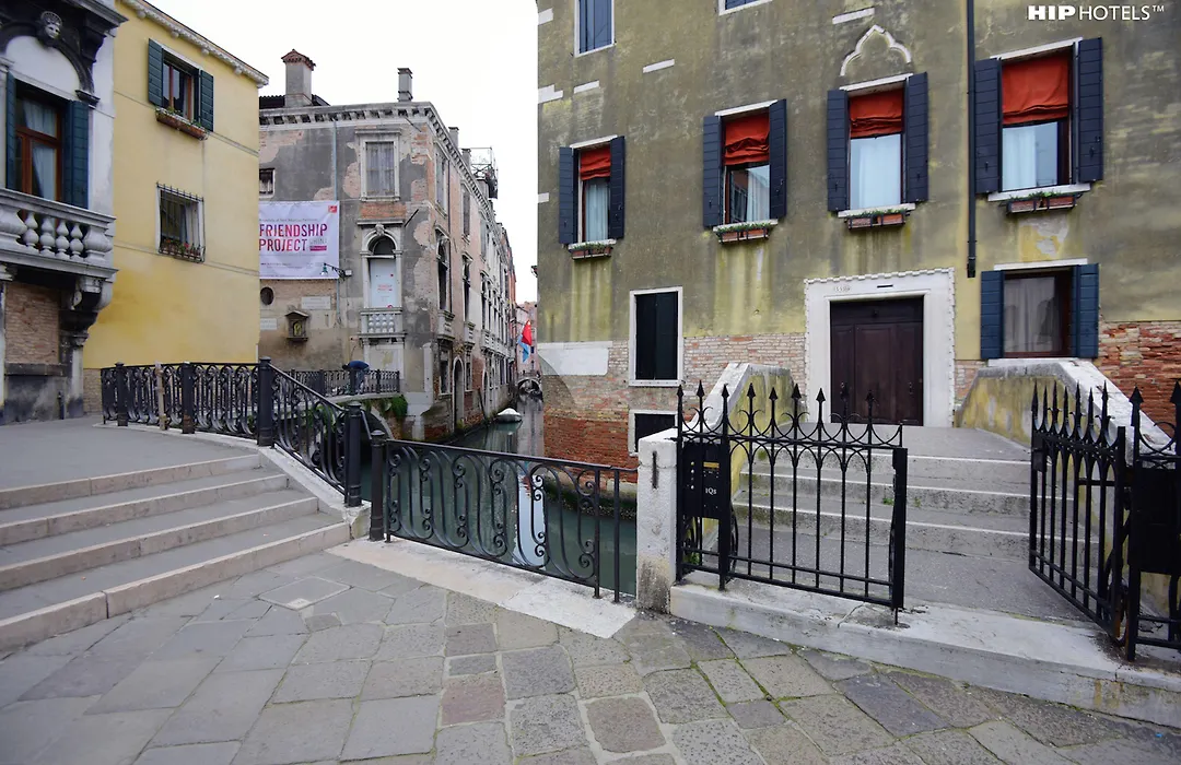 Charming House Iqs-1